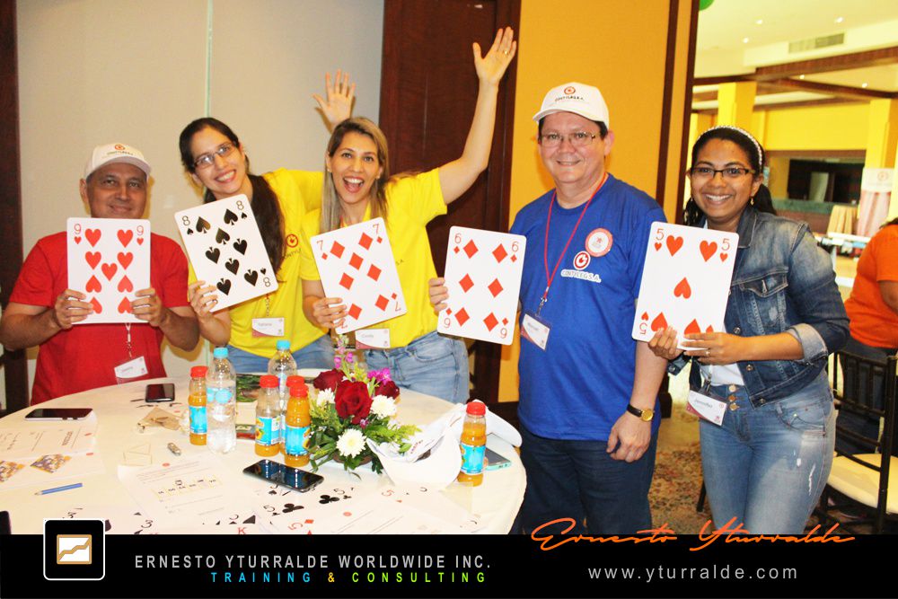 Taller de trabajo en equipo Nicaragua, retos outdoor para mejorar comunicación y resolución conjunta.